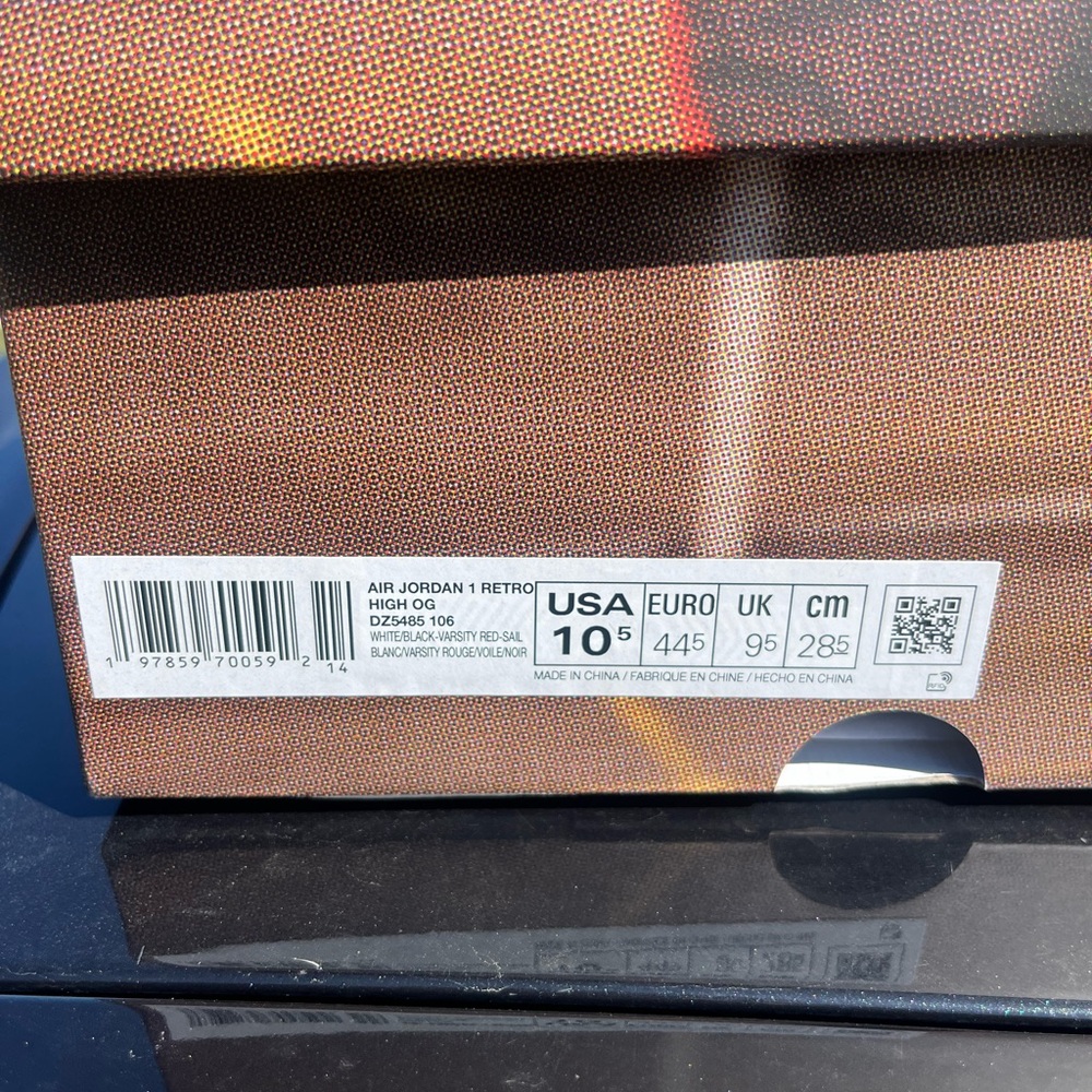 Jordan 1 High OG - Picture 4 of 4